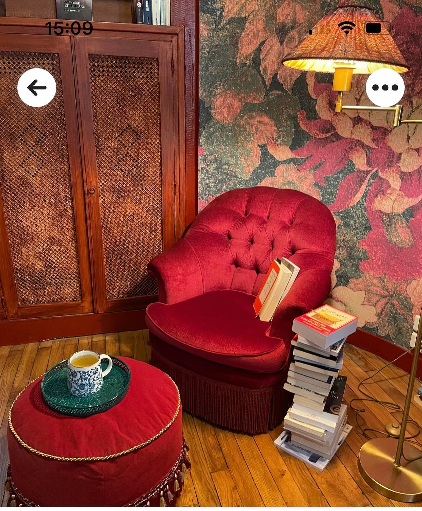 ????CUSTOMER PIC : BOUDOIR A PARIS ????Deze vintage fauteuil met franjes had zichzelf geen betere thuis kunnen vinden, in Parijs nog wel????.#pictureperfect #vintagefauteuil #fauteuilvintage #boudoir #boudoirinspiracion #ʙᴏᴜᴅᴏɪʀɪɴsᴘɪʀᴀᴛɪᴏɴ #boudoirinspitation #interieurboudoir #boudoirdeco #vintageseller #vintageshop #tweedehandsmeubels #customerpic